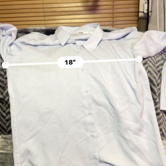 Uniqlo Light Blue Button Down Blouse Size Small - Picture 6 of 8